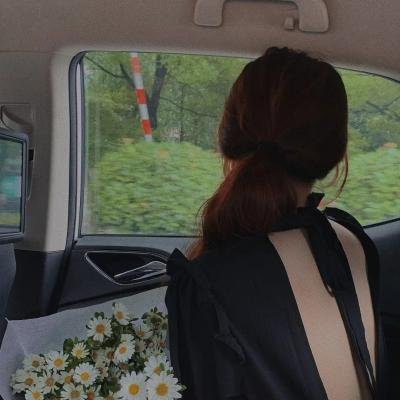 天王之女直播带货翻车，评论区两极分化，短时间内持续发酵